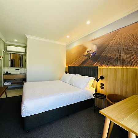 Royal Hotel-Motel Морі Екстер'єр фото