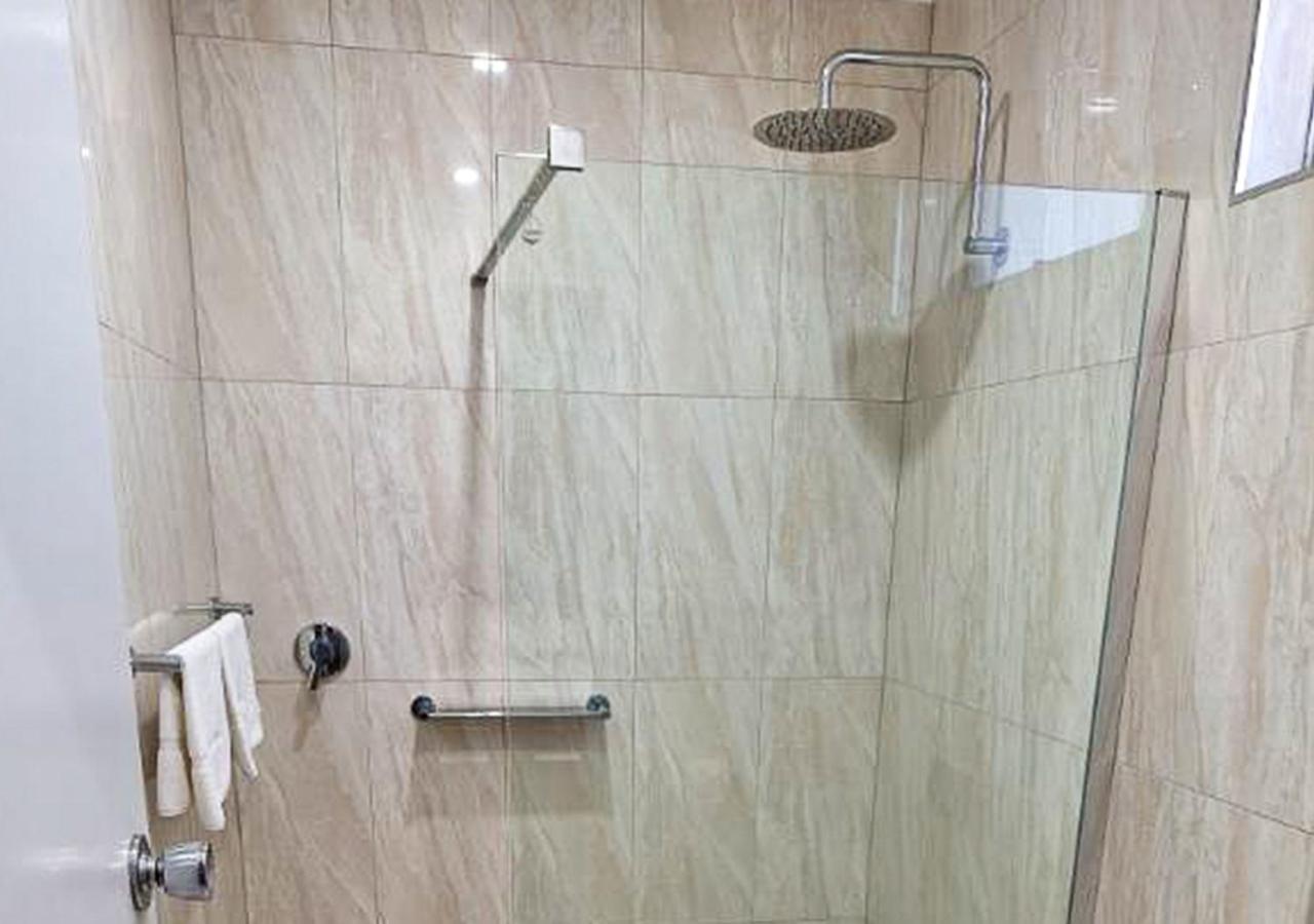 Royal Hotel-Motel Морі Екстер'єр фото