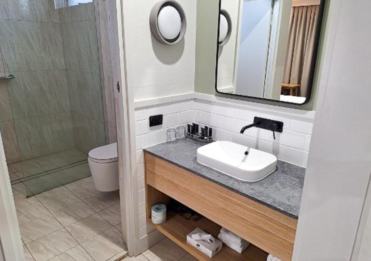 Royal Hotel-Motel Морі Екстер'єр фото