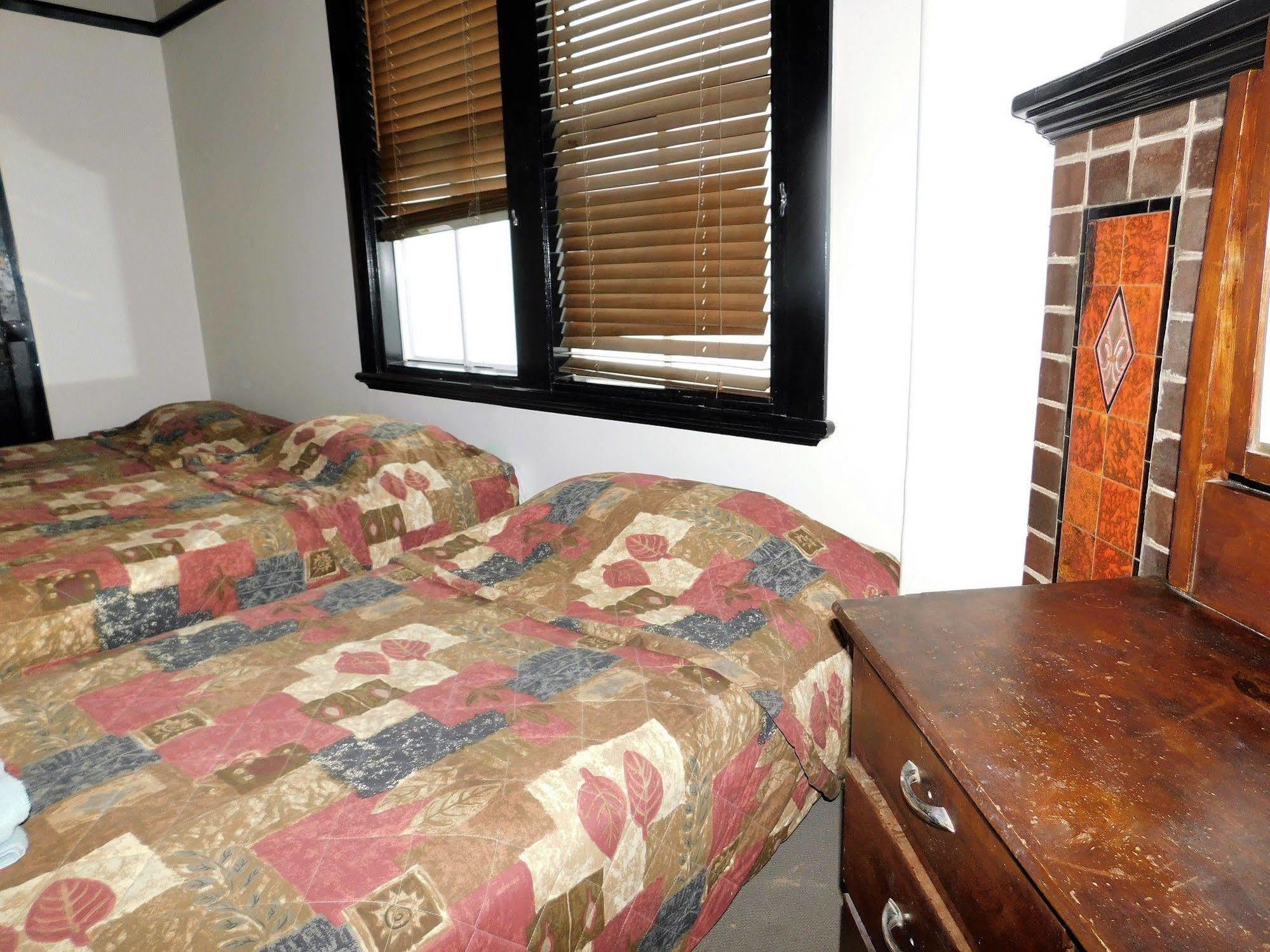 Royal Hotel-Motel Морі Екстер'єр фото