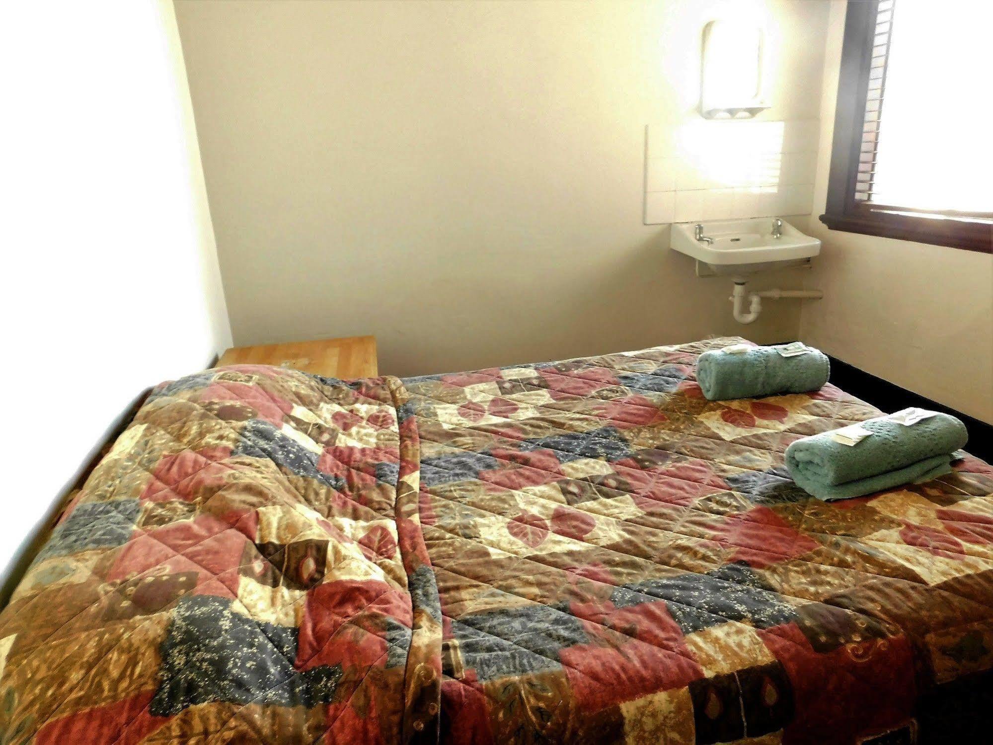 Royal Hotel-Motel Морі Екстер'єр фото