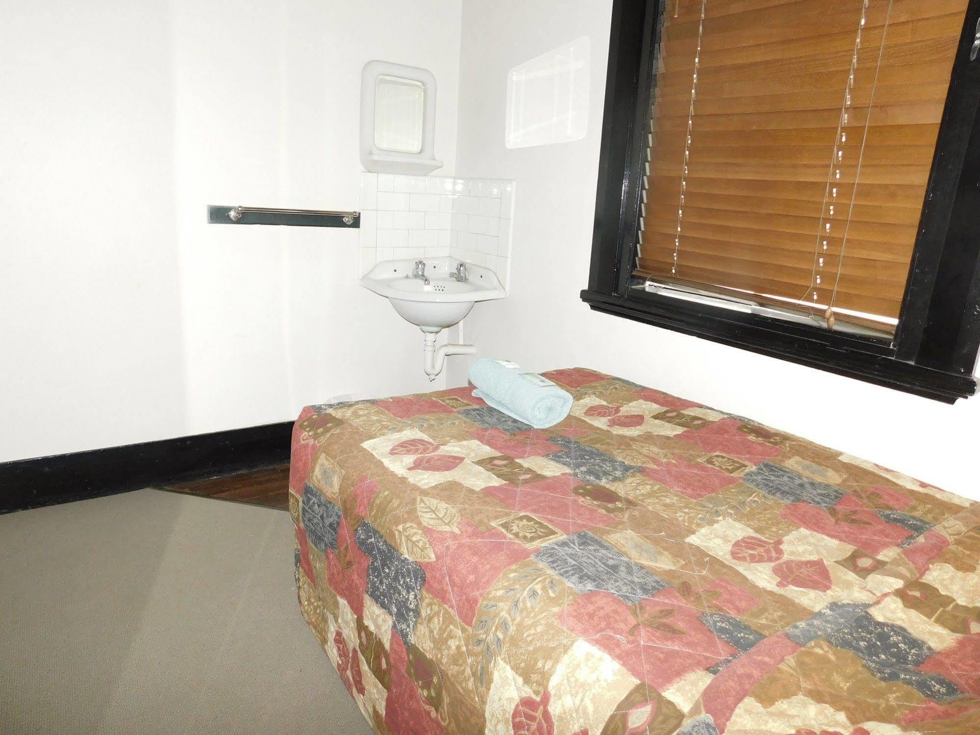 Royal Hotel-Motel Морі Екстер'єр фото