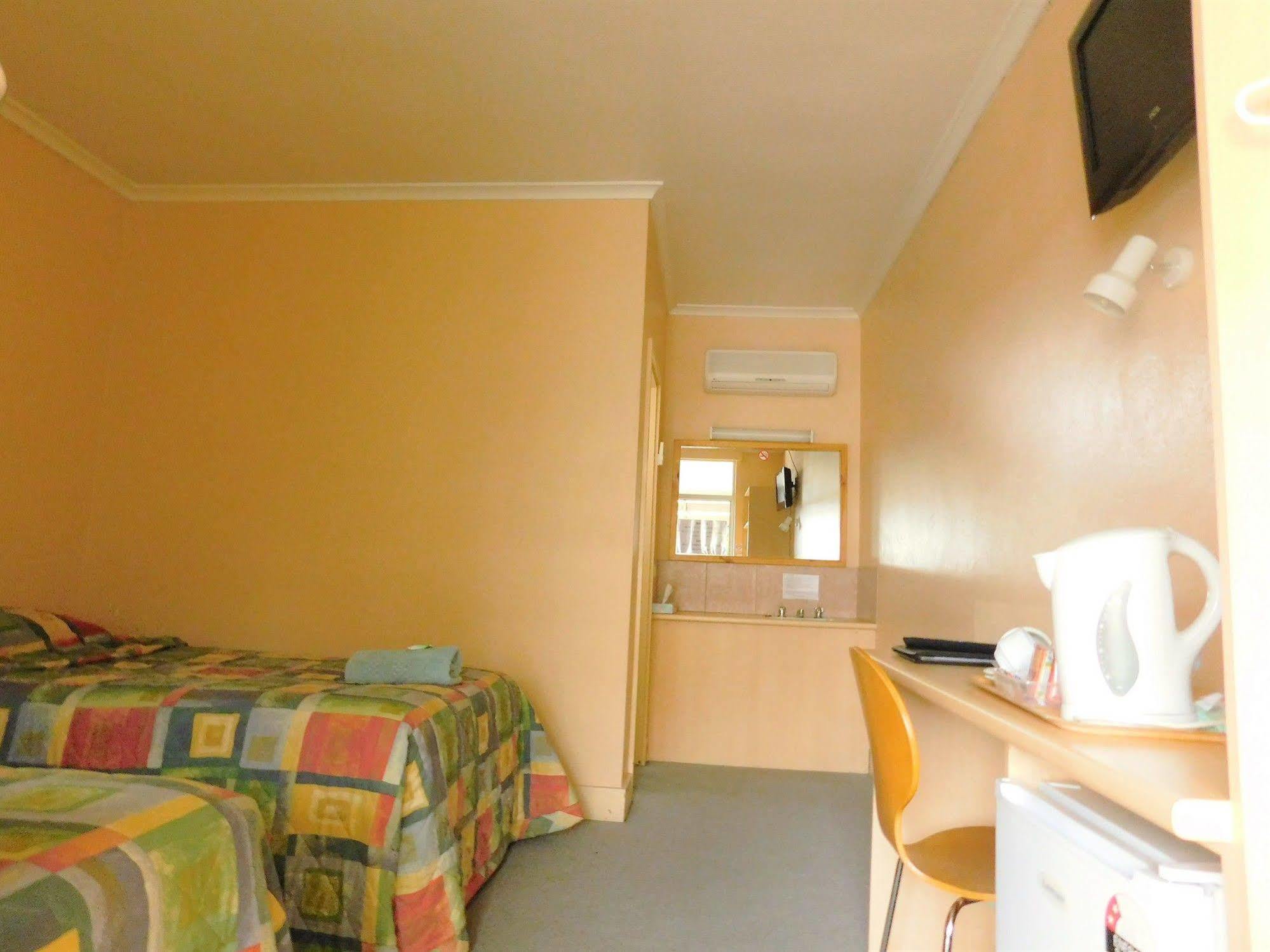 Royal Hotel-Motel Морі Екстер'єр фото