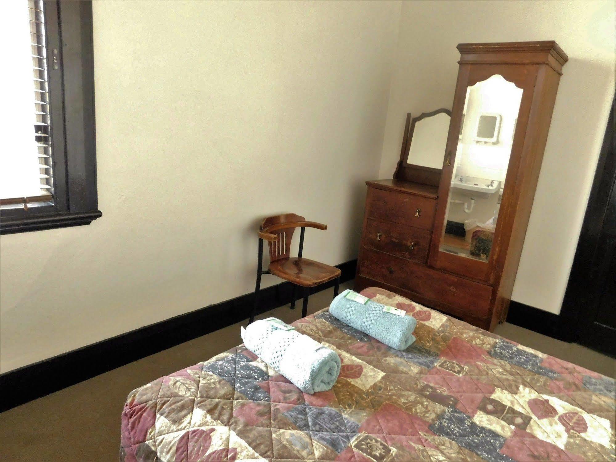 Royal Hotel-Motel Морі Екстер'єр фото