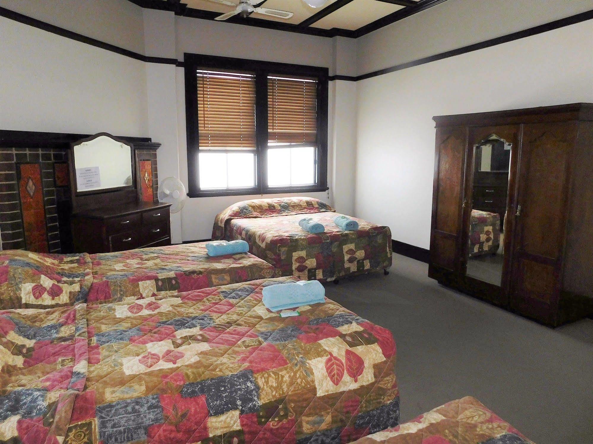 Royal Hotel-Motel Морі Екстер'єр фото
