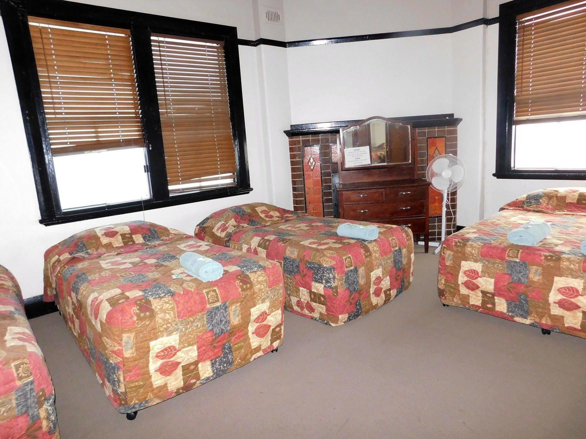 Royal Hotel-Motel Морі Екстер'єр фото